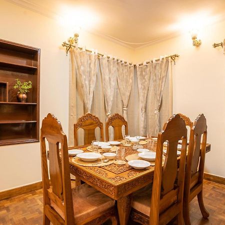 Stayvista At Pinewood Villa - Pet Friendly Villa With Lawn & Pool Table Srinagar  Luaran gambar