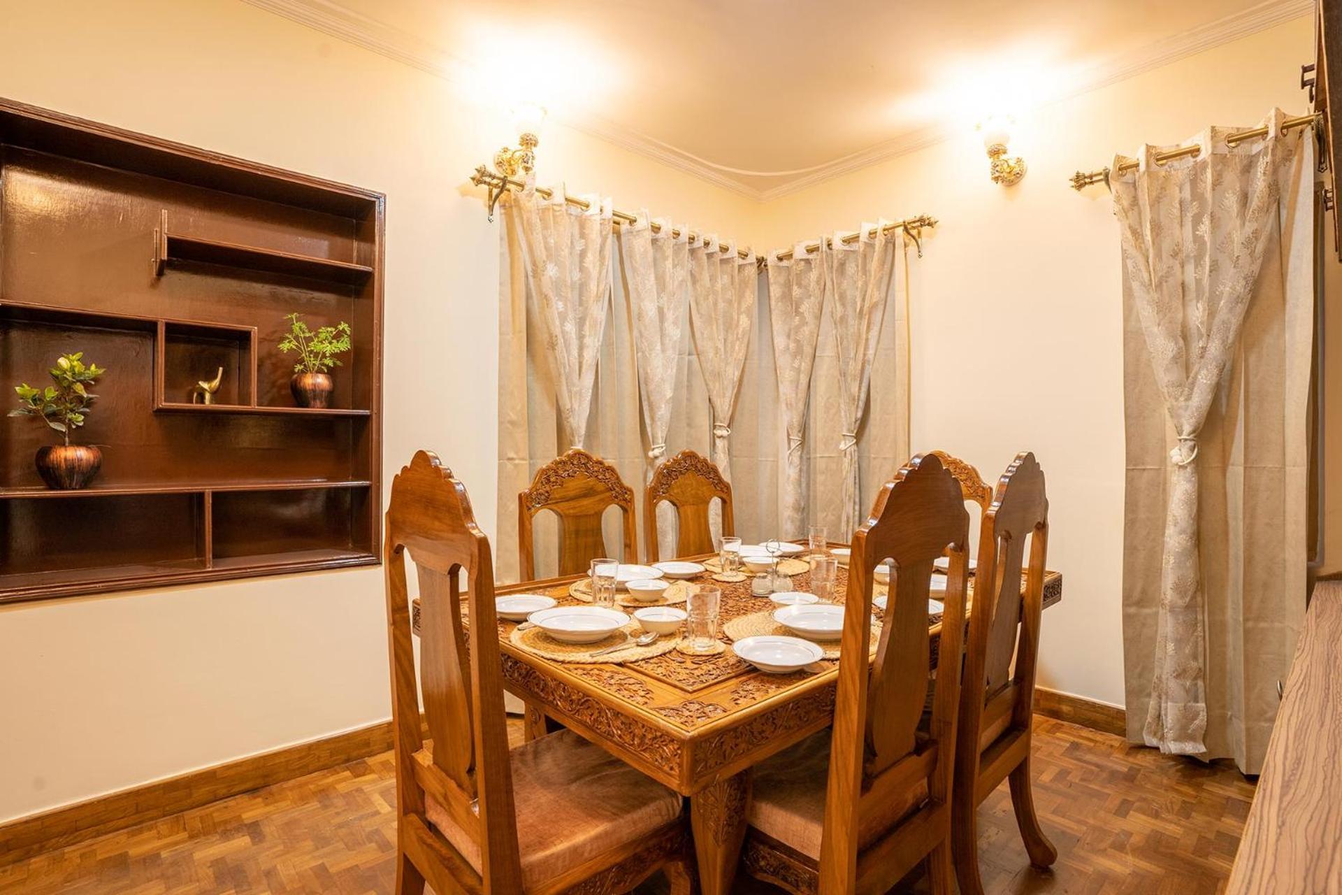 Stayvista At Pinewood Villa - Pet Friendly Villa With Lawn & Pool Table Srinagar  Luaran gambar