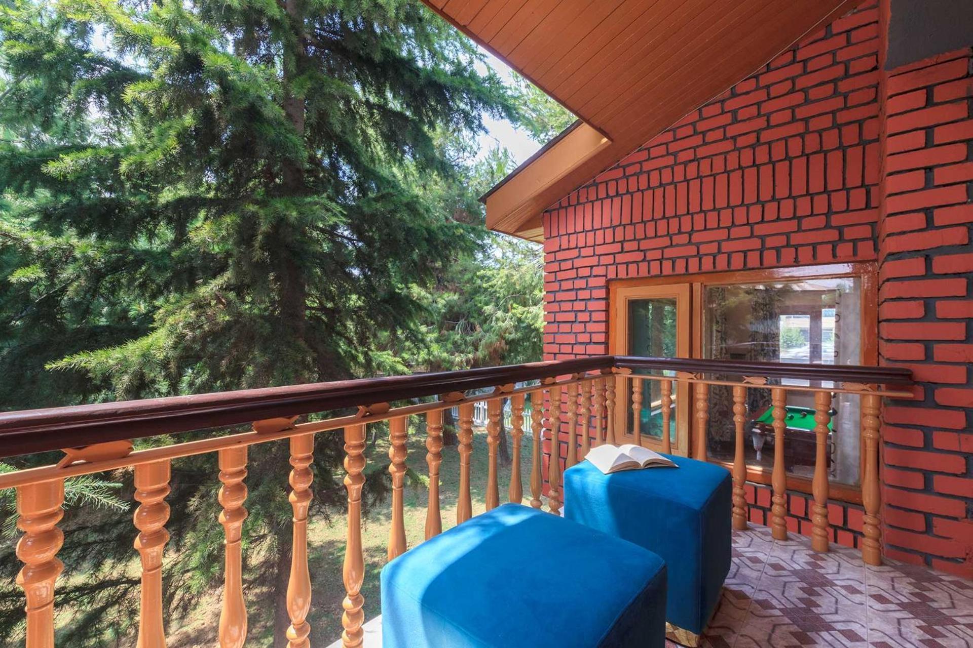 Stayvista At Pinewood Villa - Pet Friendly Villa With Lawn & Pool Table Srinagar  Luaran gambar