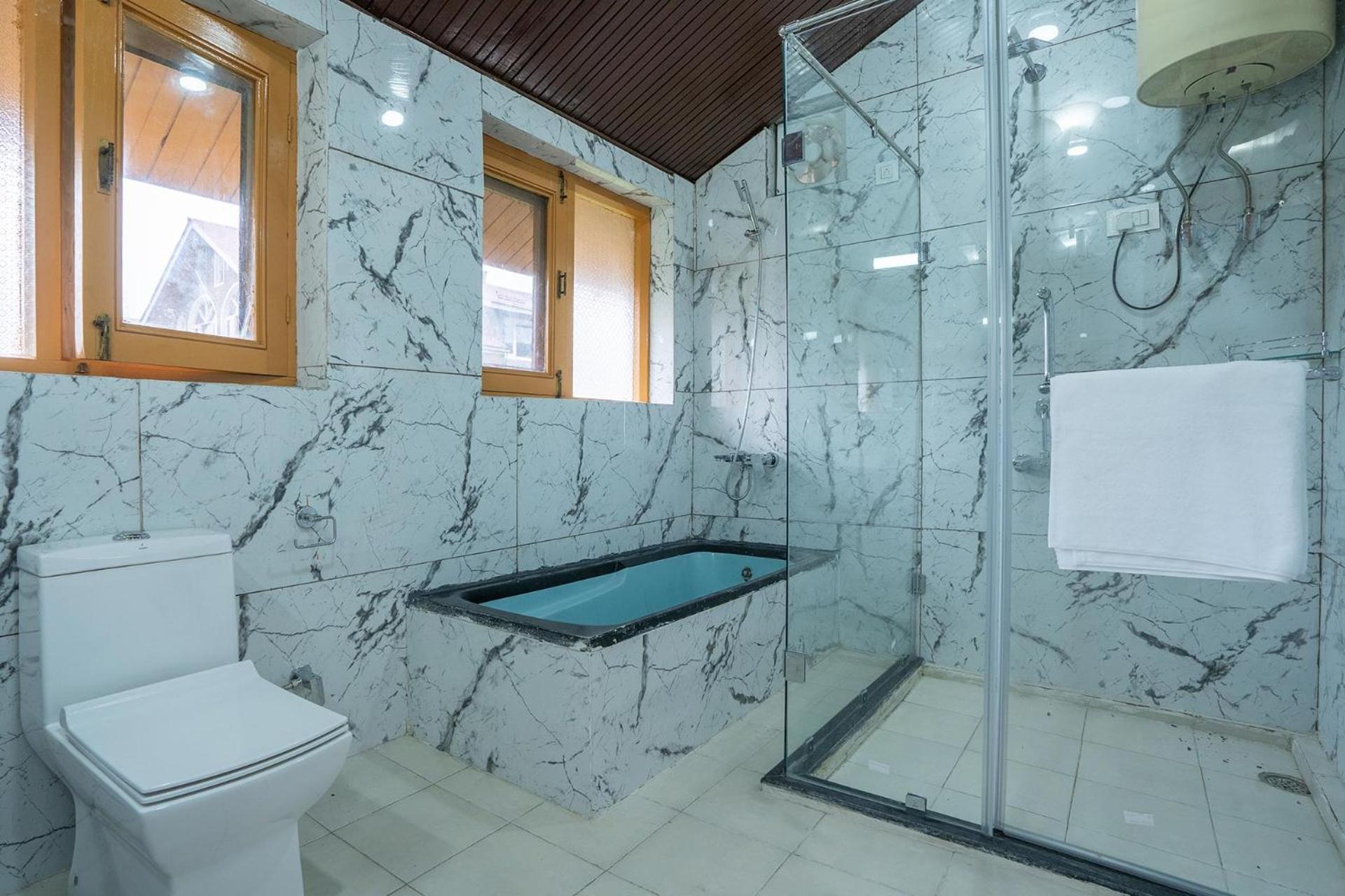 Stayvista At Pinewood Villa - Pet Friendly Villa With Lawn & Pool Table Srinagar  Luaran gambar