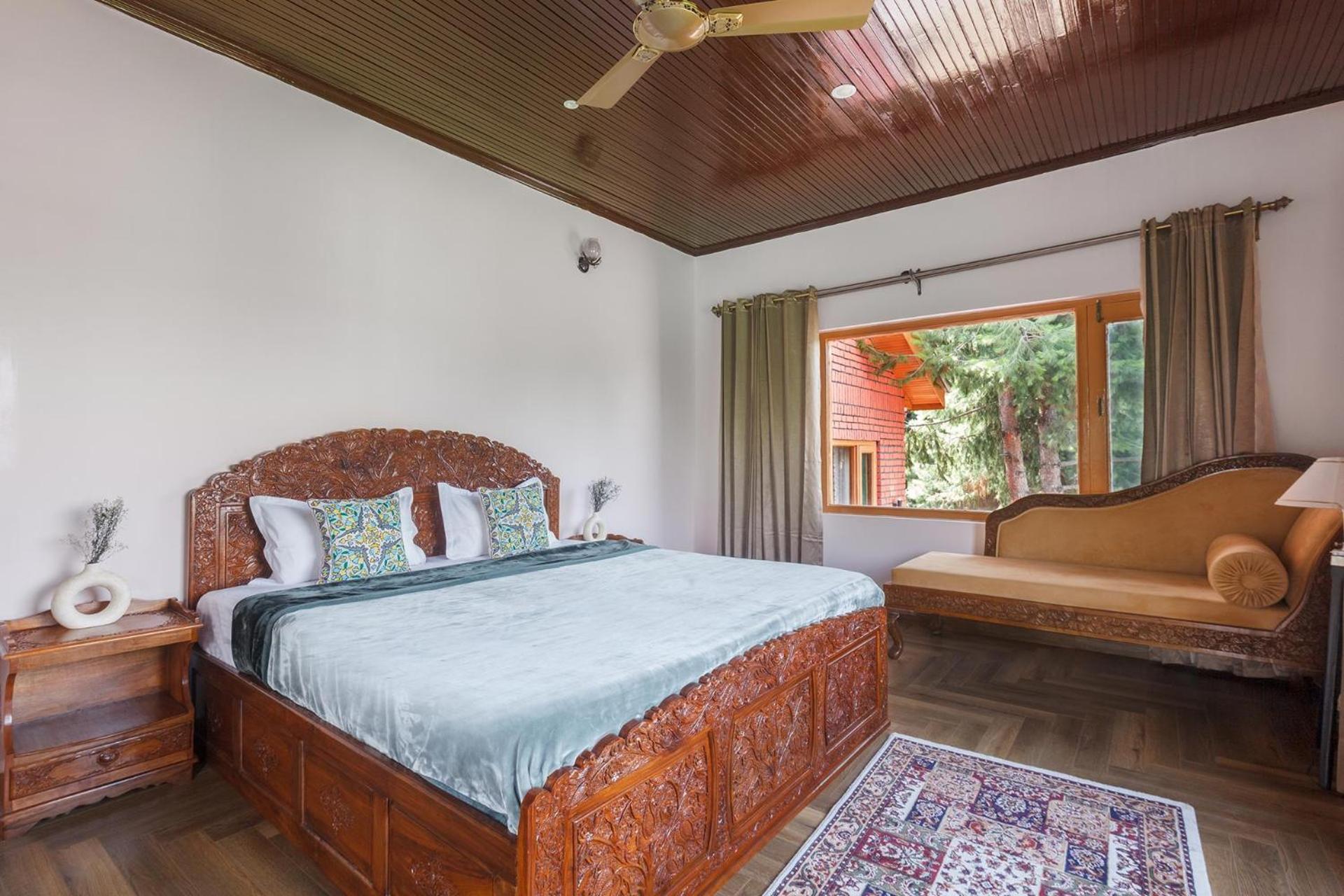 Stayvista At Pinewood Villa - Pet Friendly Villa With Lawn & Pool Table Srinagar  Luaran gambar