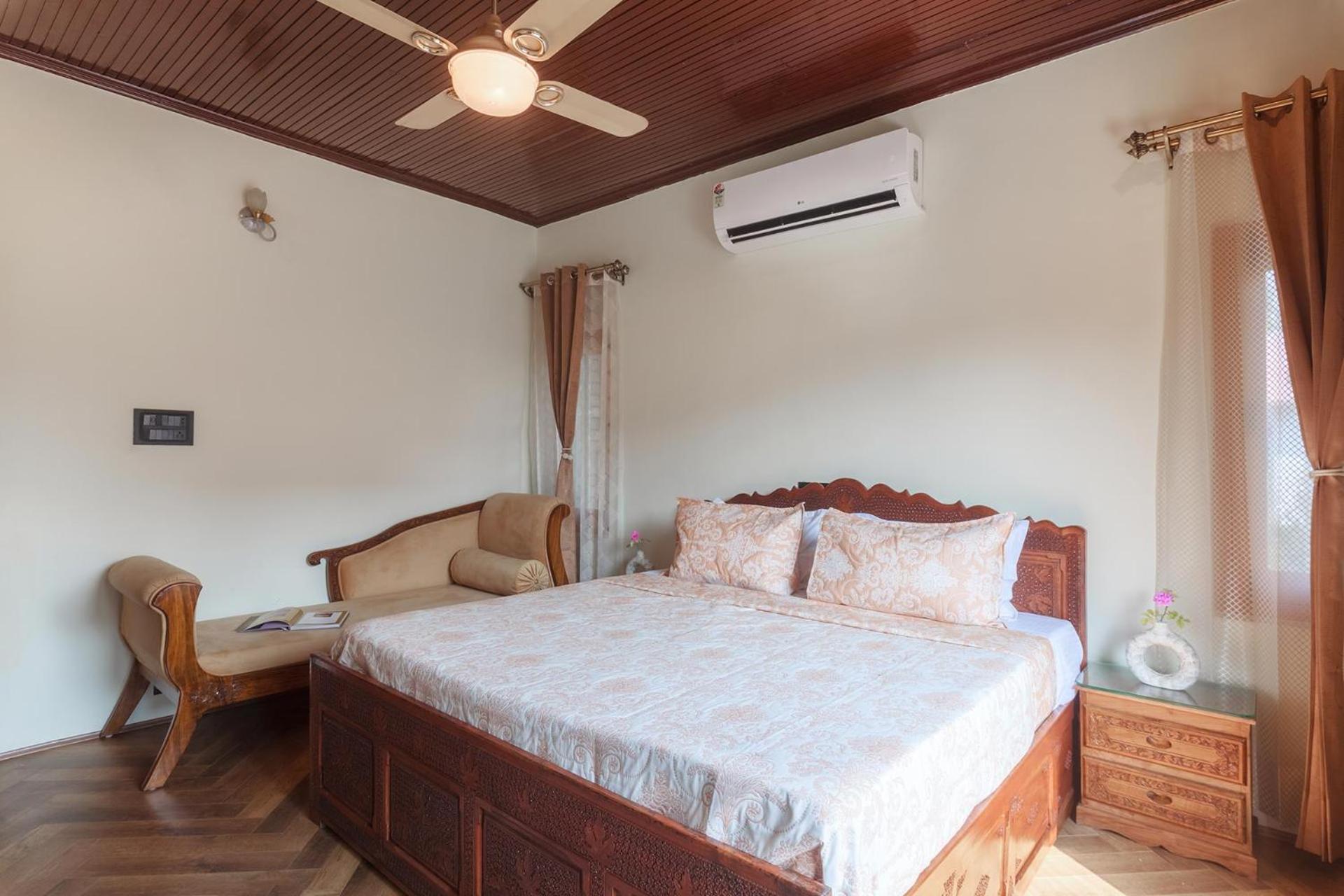 Stayvista At Pinewood Villa - Pet Friendly Villa With Lawn & Pool Table Srinagar  Luaran gambar