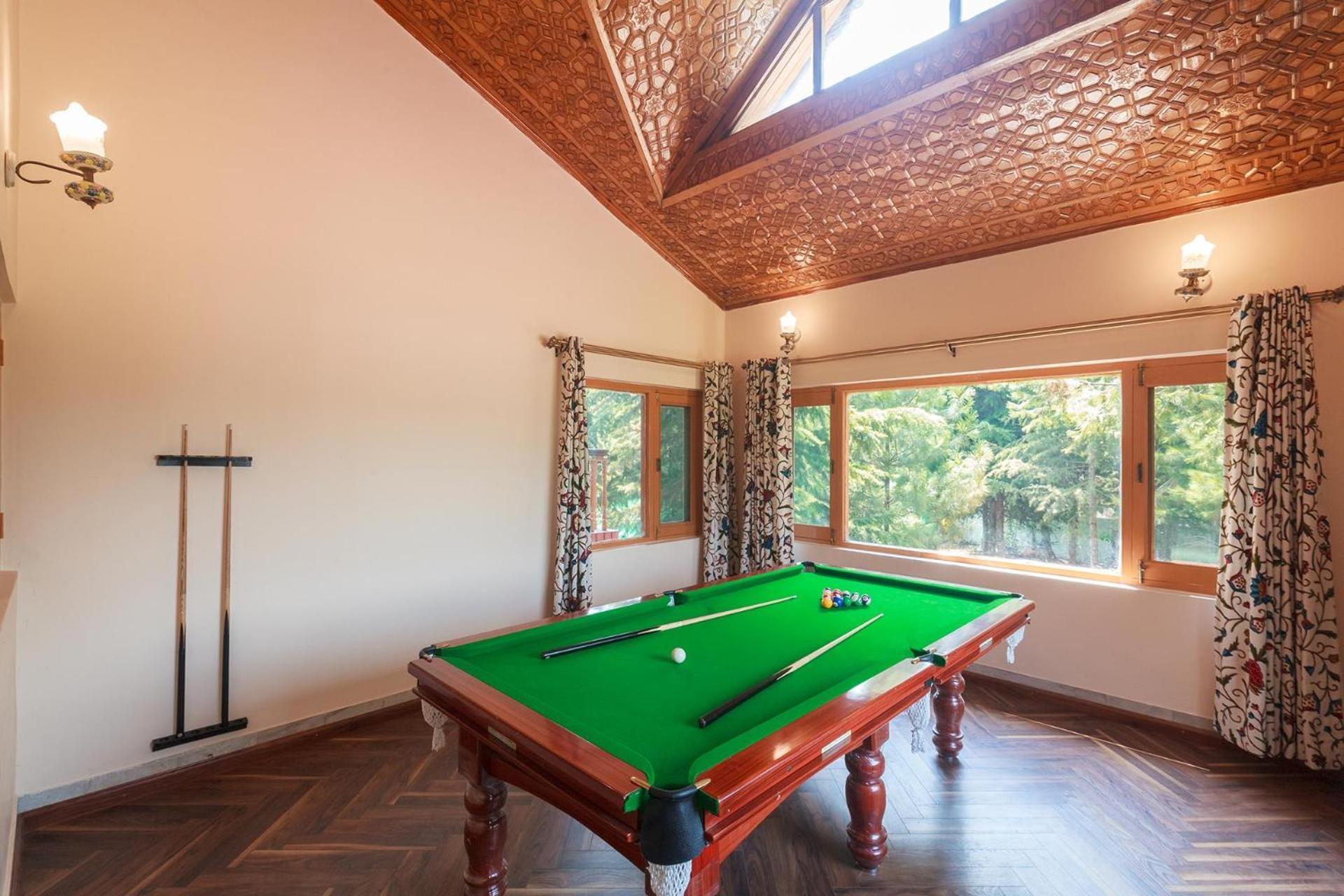 Stayvista At Pinewood Villa - Pet Friendly Villa With Lawn & Pool Table Srinagar  Luaran gambar